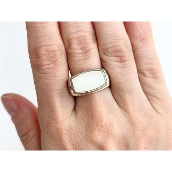 Mother of Pearl Sterling Silver Vintage Cabochon Minimalist Ring - sz 8.25 - Picture 10 of 10